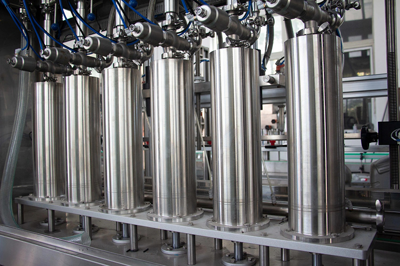 ავტომატური კოსმეტიკური სუნამო თხევადი ჩამოსხმის ბოთლის შევსების მანქანა