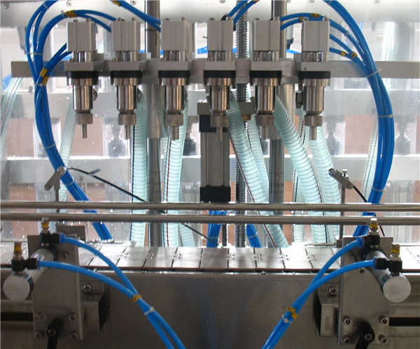 ექვსი ხელმძღვანელის თხევადი შევსების მანქანა